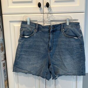 Talbots Relaxed  Girlfriend Jean Shorts with unfinished hem. Size 14
